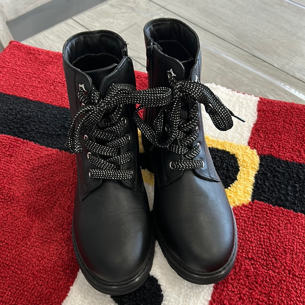 So black boots